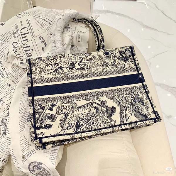 ディオール トートバック 偽物 スモールレディース M1296ZTDT_M808